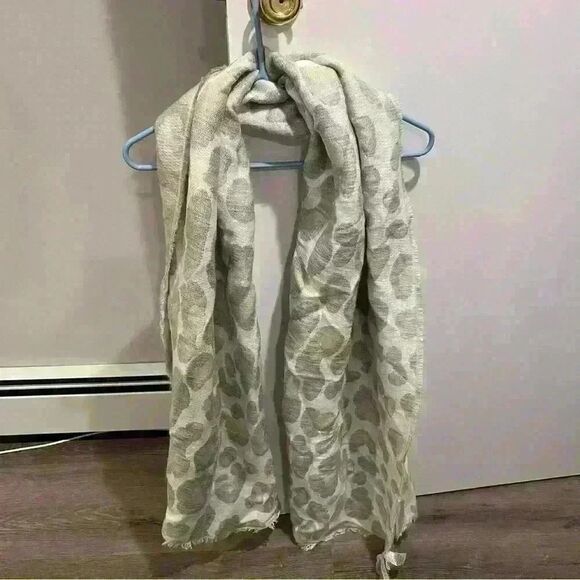 LOFT Leopard Print Scarf - Picture 1 of 3